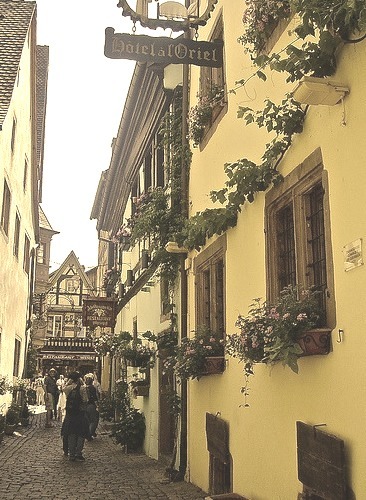by boram@rs on Flickr.Alley in the beautiful alsacian village of Riquewihr, France.