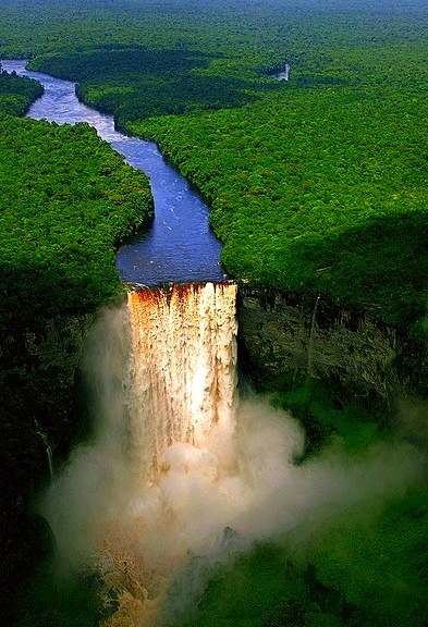 Potaro River plunging over the edge, Kaieteur Falls, Guyana