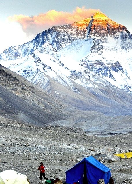 Everest Alpenglow, Tibet by akeyswede.